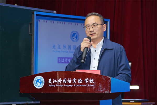 杨荣国.JPG